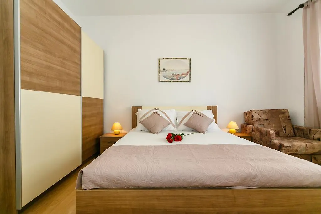 Apartmani Cvelic 말린스카 3*,