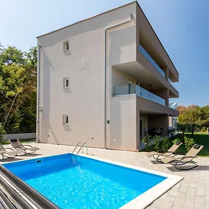 Apartament Neda